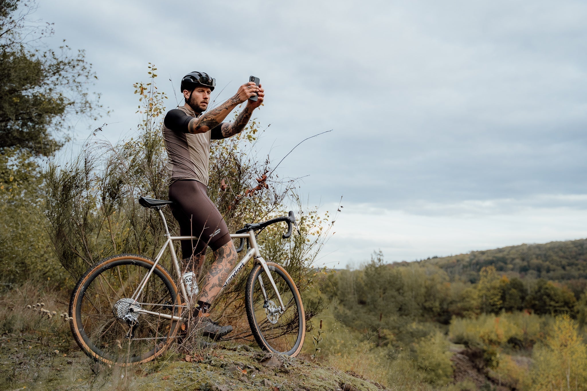 Die Radfahrsaison steht in den Startlöchern: Unsere Must-Haves und Bike-Gadgets für urbane RadfahrerInnen 2026