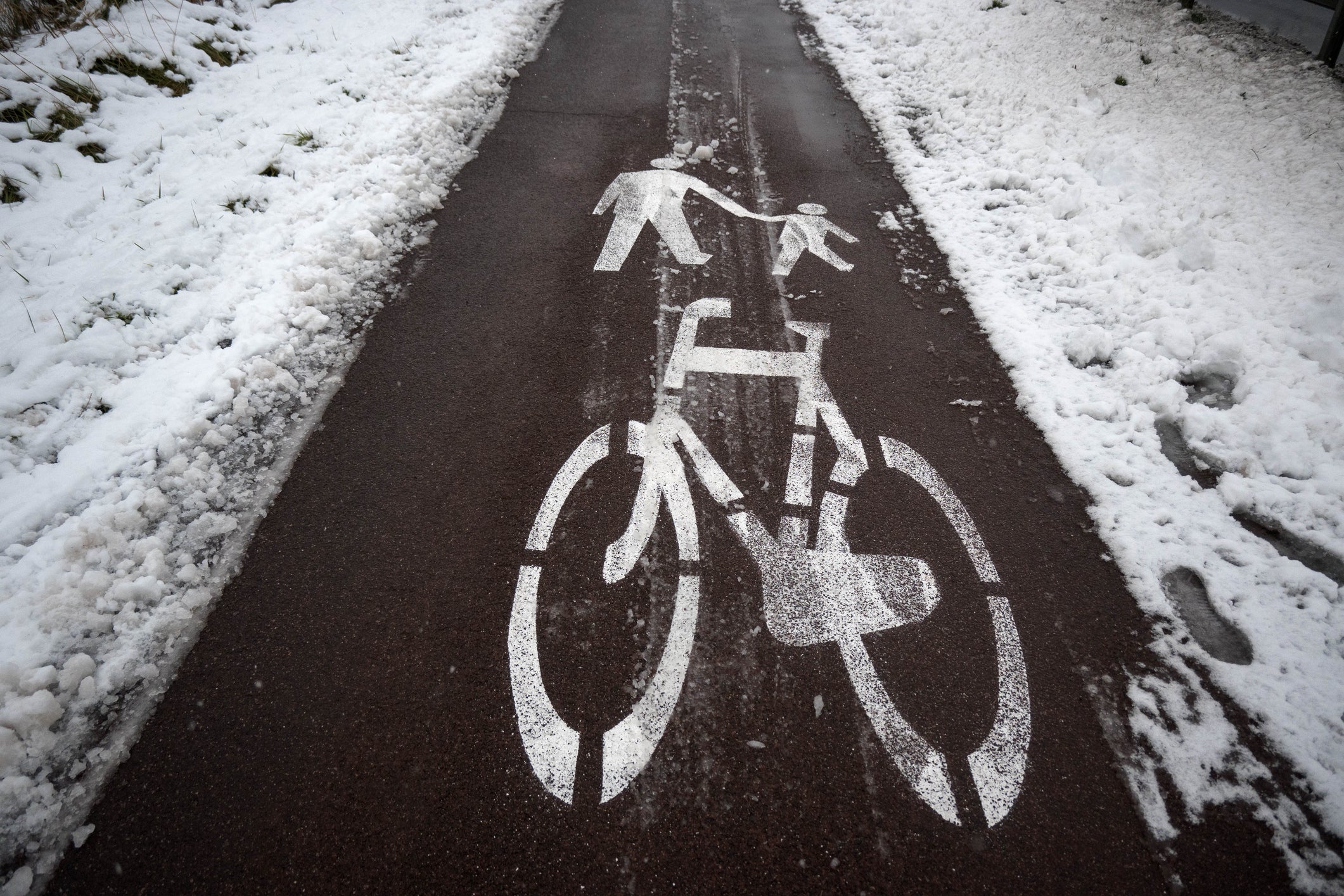 Sicher Radfahren im Winter: Tipps zur Ausrüstung, Sichtbarkeit, Navigation & Motivation