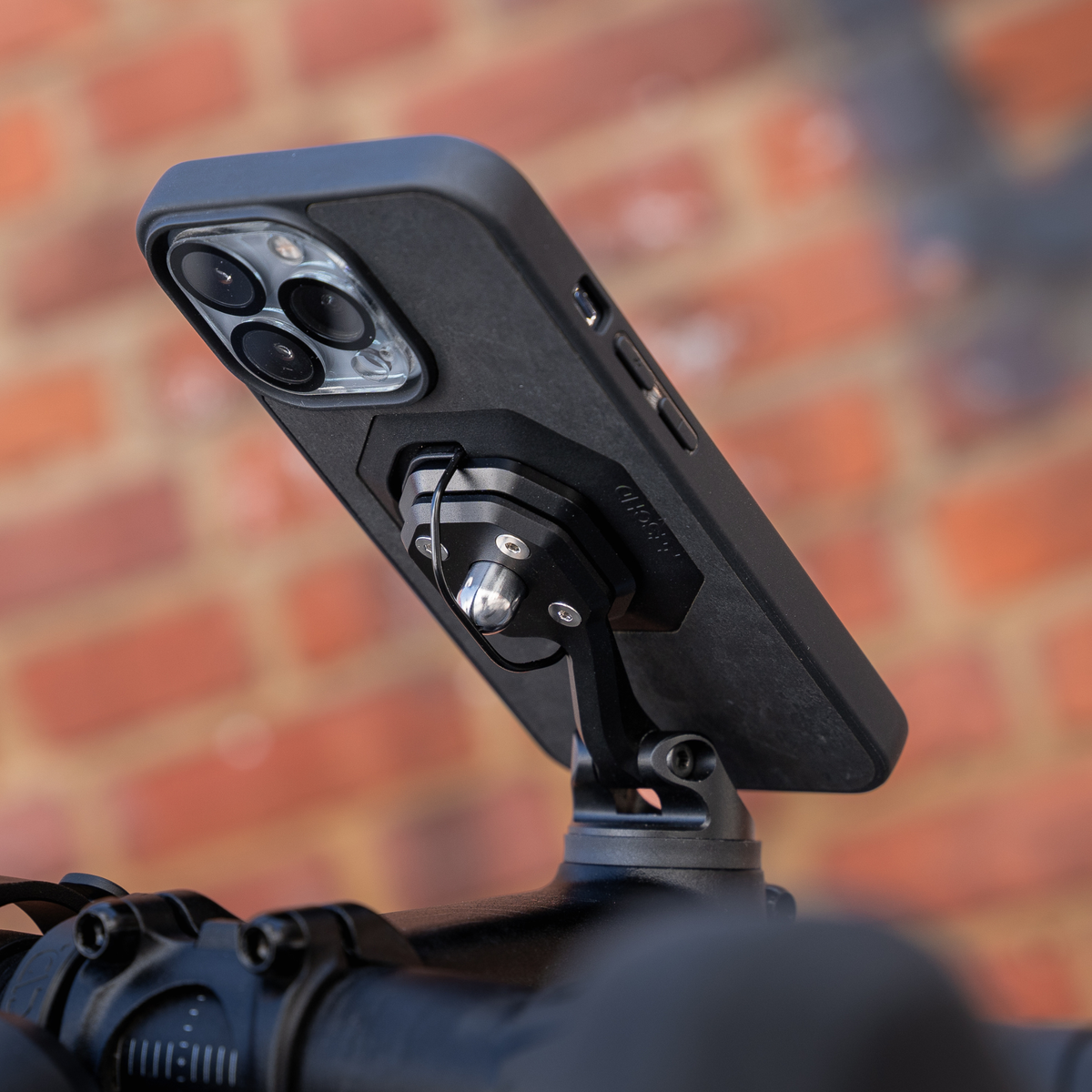 iPhone Hülle inkl. Adapterplatte + Gratis Überall Mount